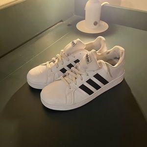 Adidas Grand Court Sneakers